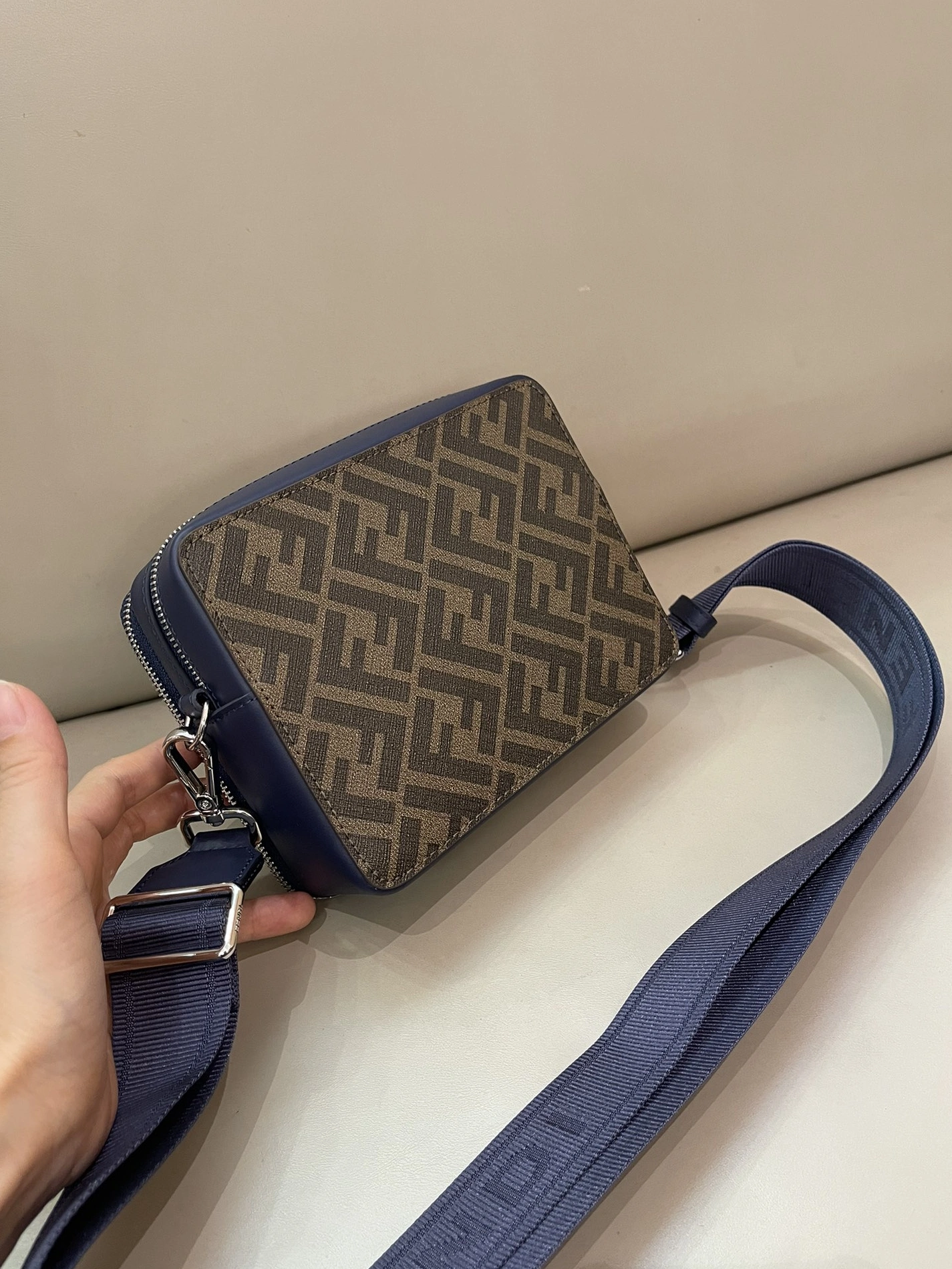 Fendi AAA Man Messenger Bags Affordable 819