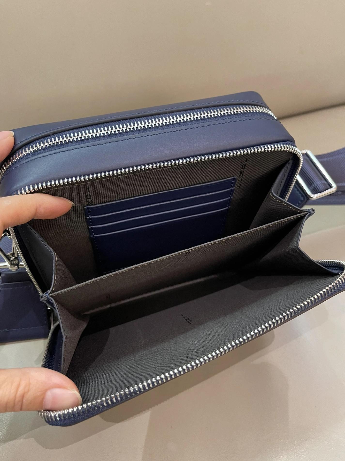 Fendi AAA Man Messenger Bags Affordable 819