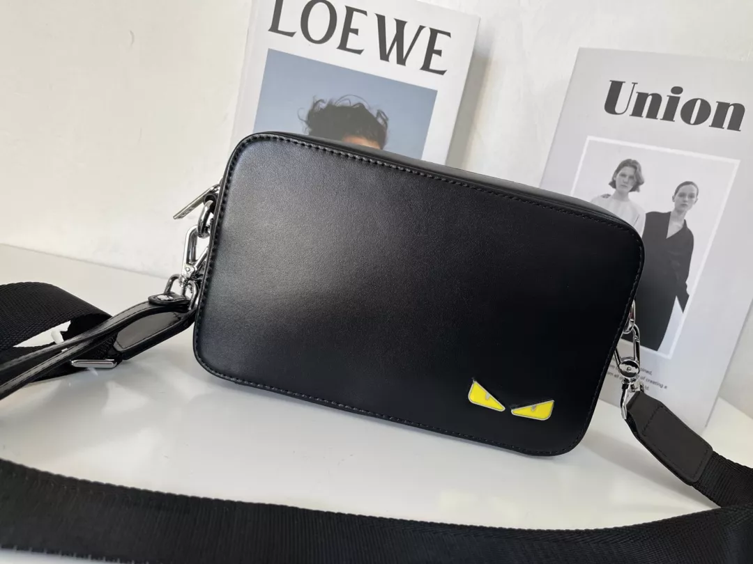 Fendi AAA Man Messenger Bags BestValue 4622