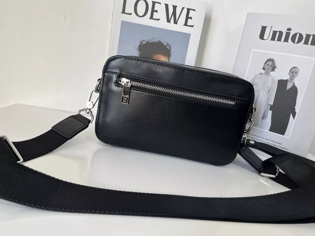 Fendi AAA Man Messenger Bags BestValue 4622