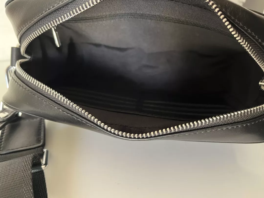 Fendi AAA Man Messenger Bags BestValue 4622