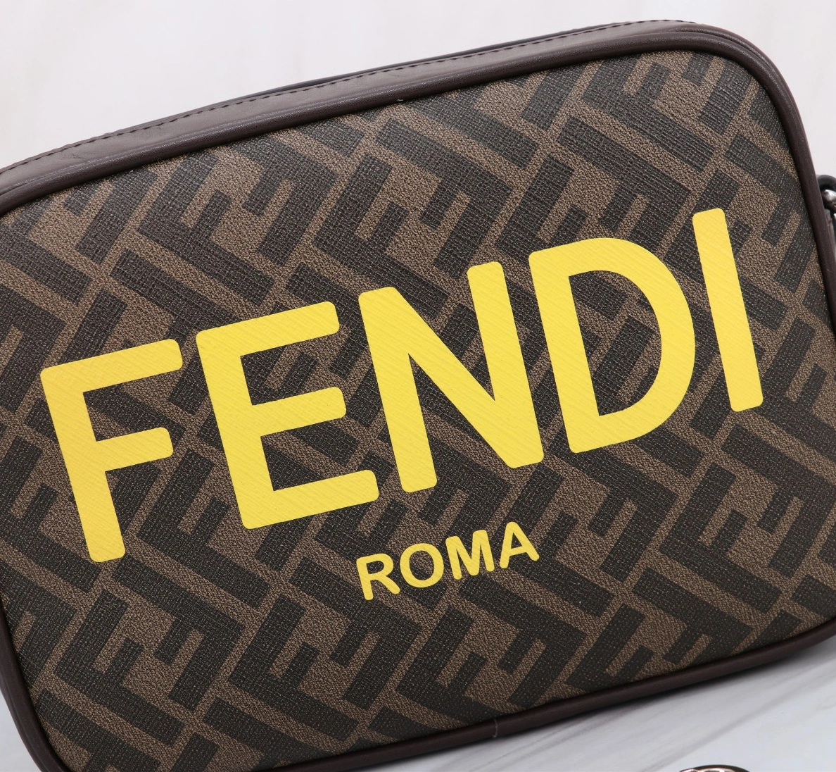 Fendi AAA Man Messenger Bags Breathable 1199
