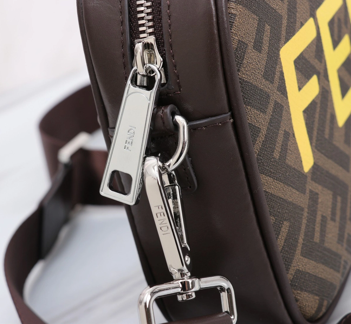 Fendi AAA Man Messenger Bags Breathable 1199