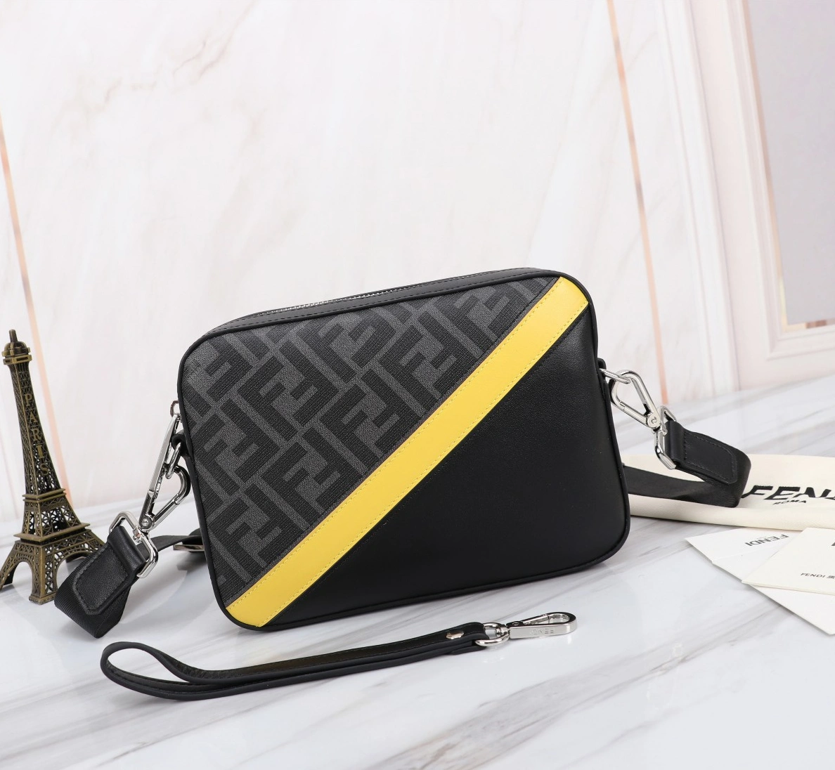 Fendi AAA Man Messenger Bags Breathable 3687