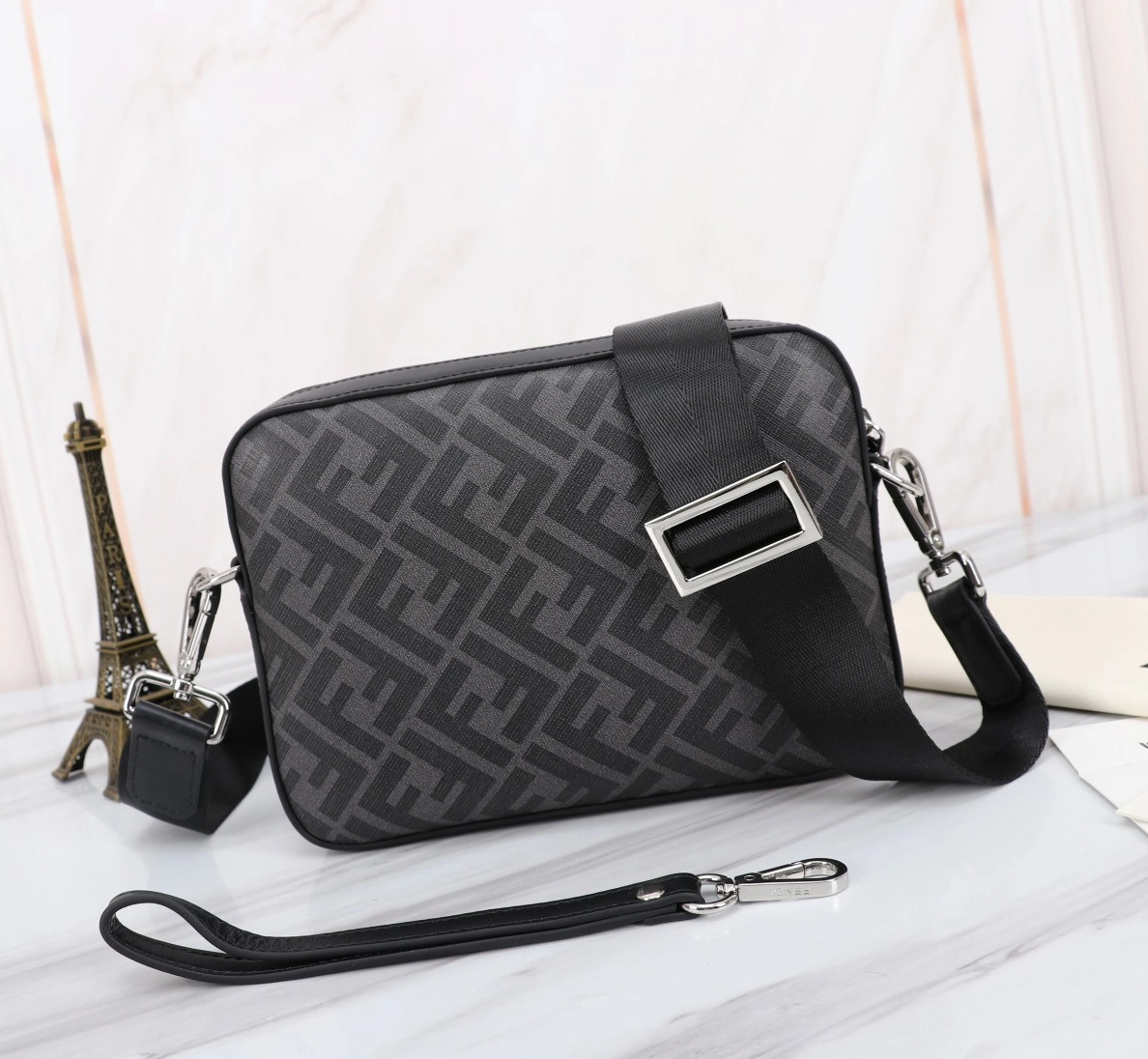 Fendi AAA Man Messenger Bags Breathable 3687