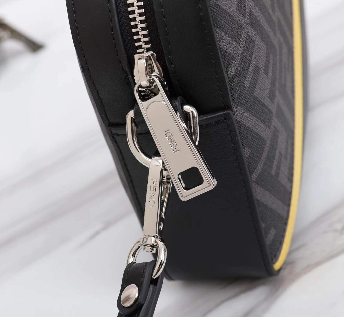 Fendi AAA Man Messenger Bags Breathable 3687