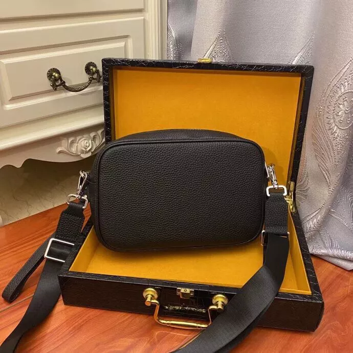 Fendi AAA Man Messenger Bags Comfortable 7979