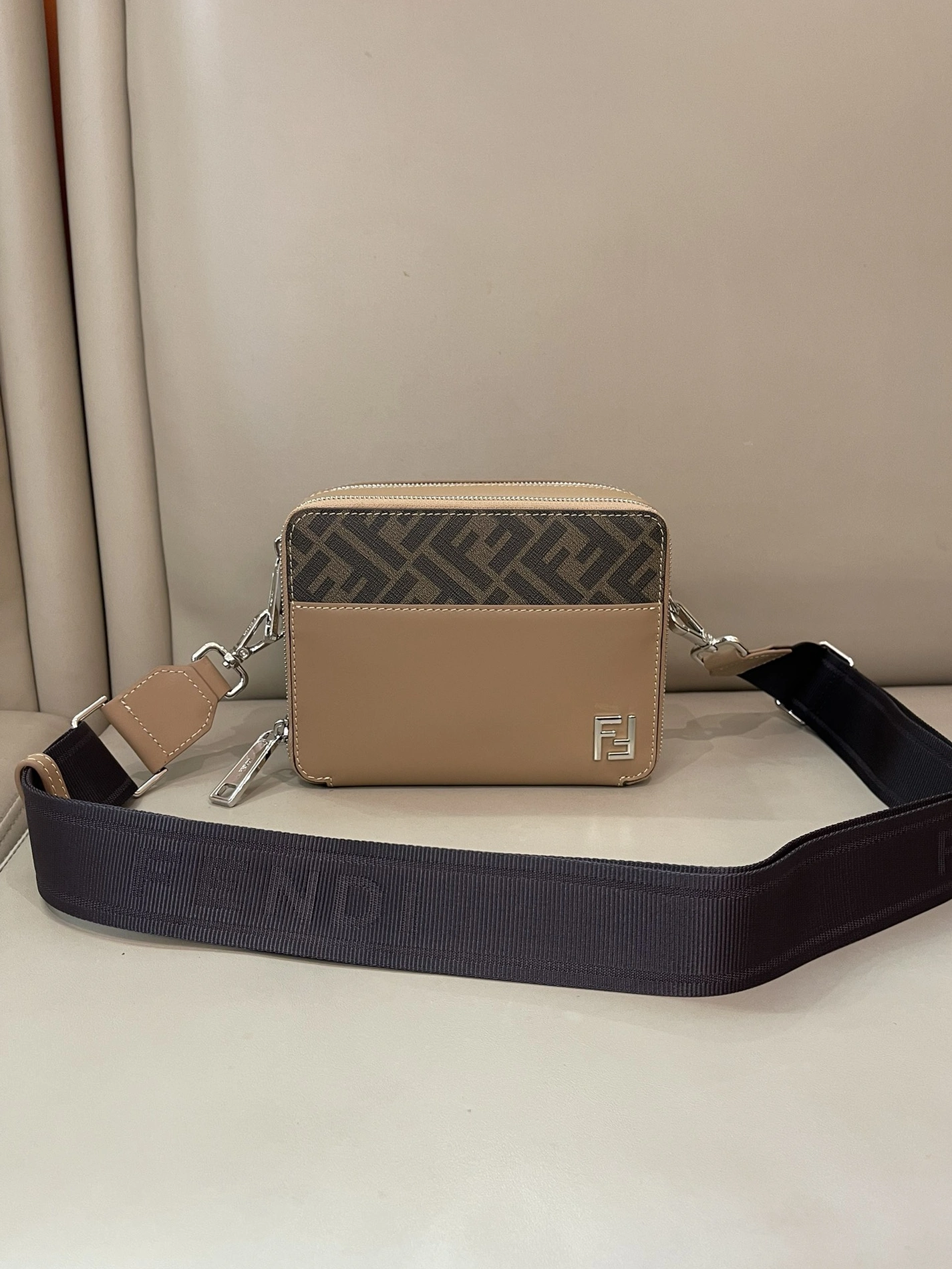 Fendi AAA Man Messenger Bags Comfortable 8616