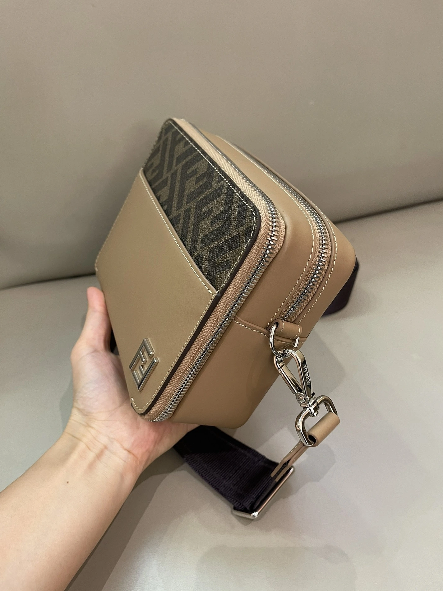 Fendi AAA Man Messenger Bags Comfortable 8616