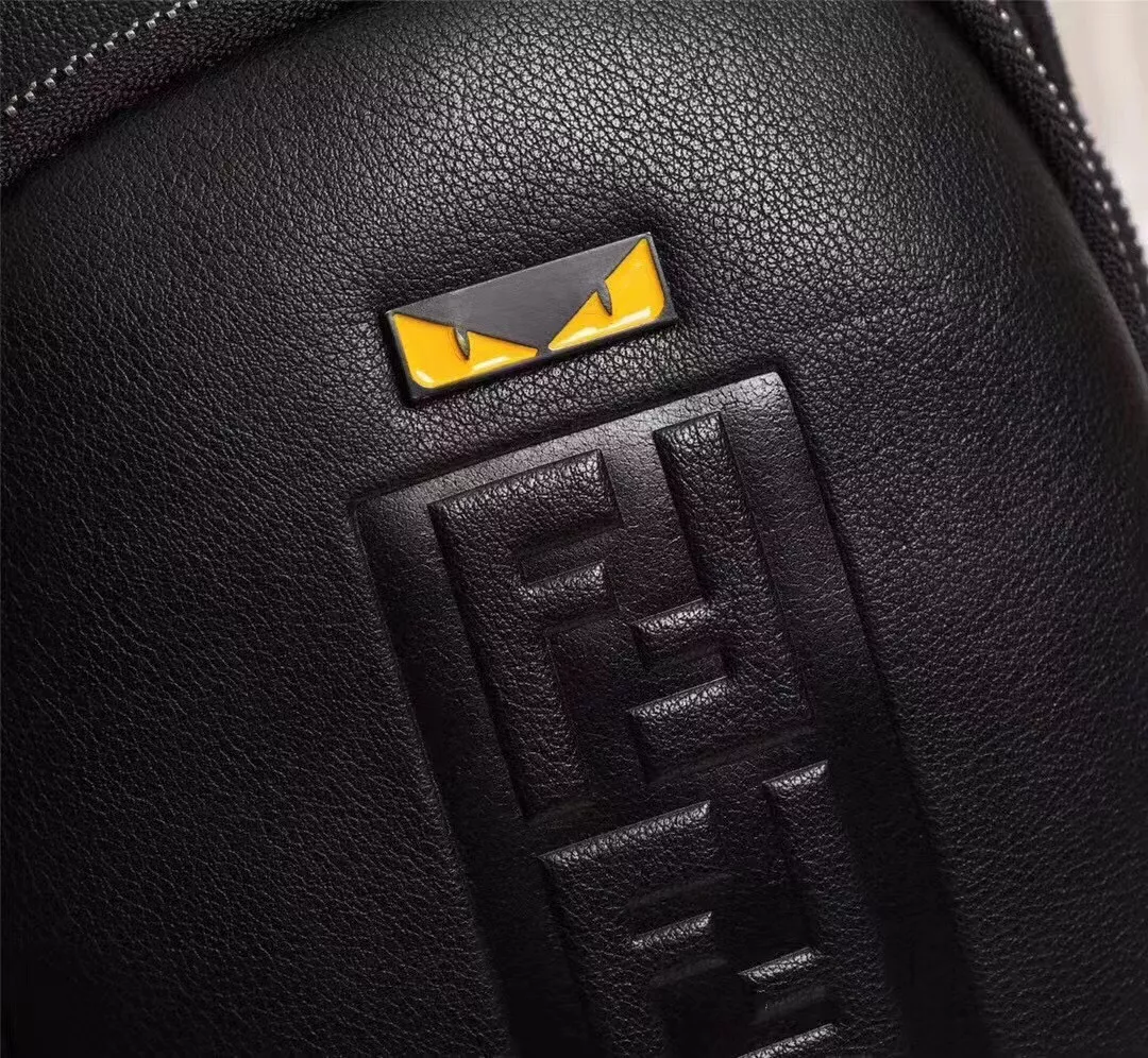 Fendi AAA Man Messenger Bags Comfortable 9276