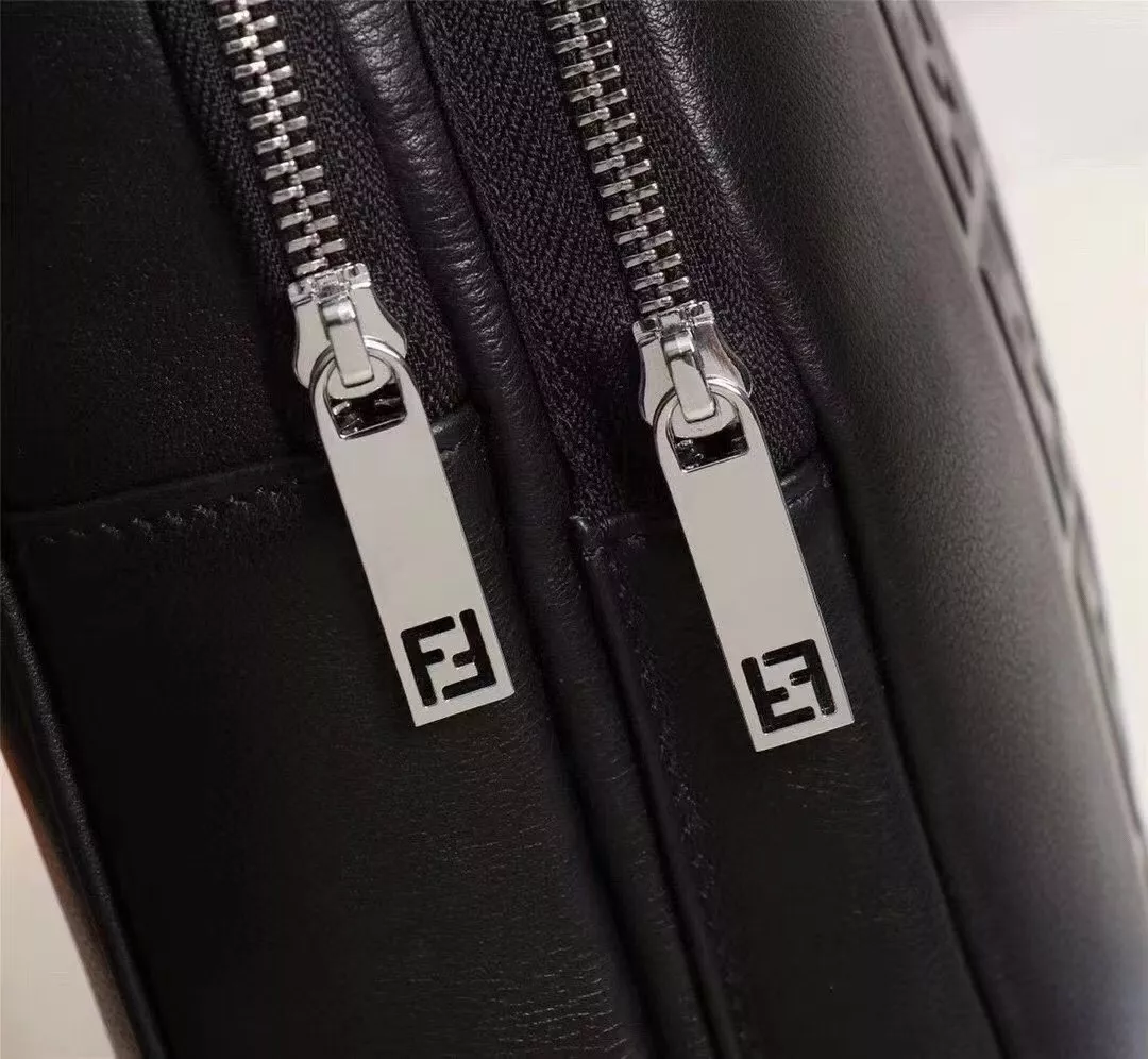 Fendi AAA Man Messenger Bags Comfortable 9276