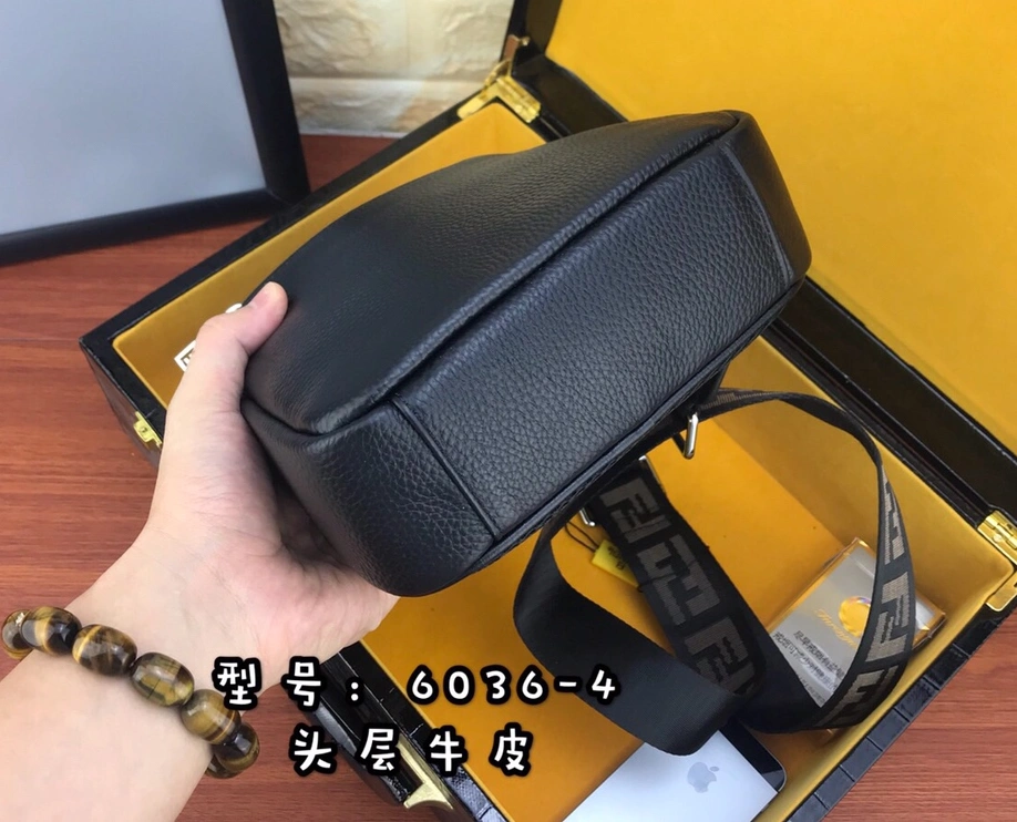 Fendi AAA Man Messenger Bags Cozy 558