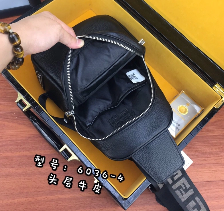 Fendi AAA Man Messenger Bags Cozy 558