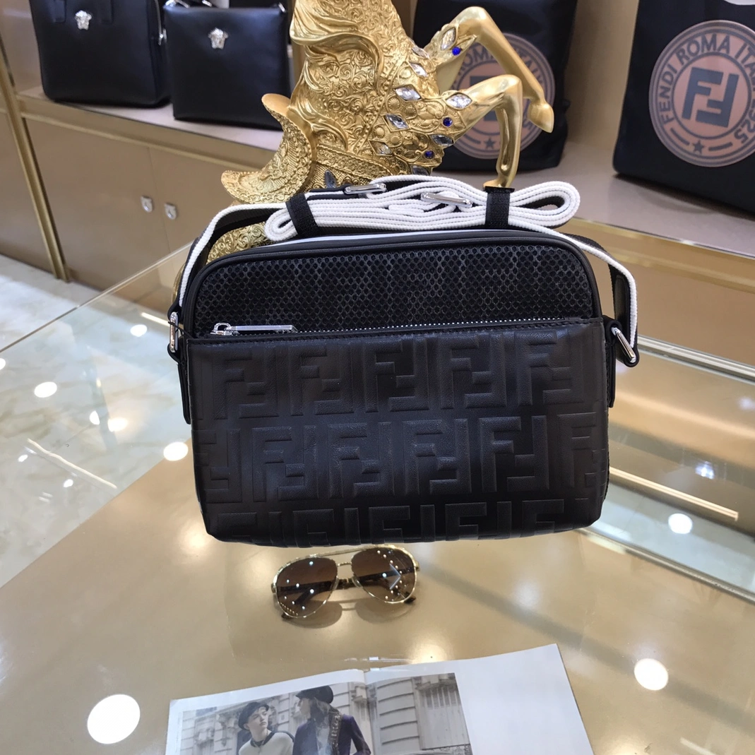 Fendi AAA Man Messenger Bags Elegant 601