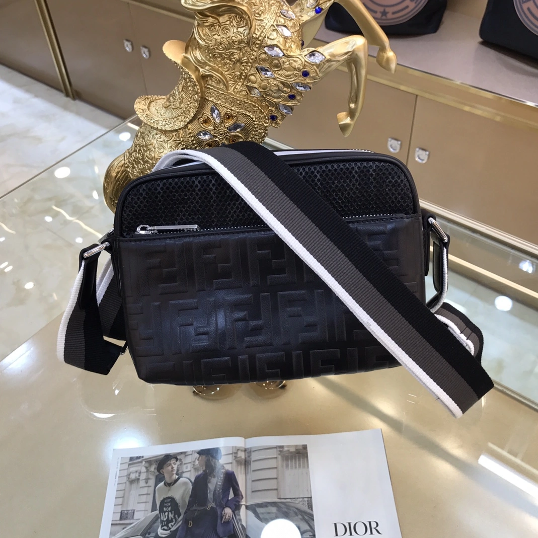 Fendi AAA Man Messenger Bags Elegant 601
