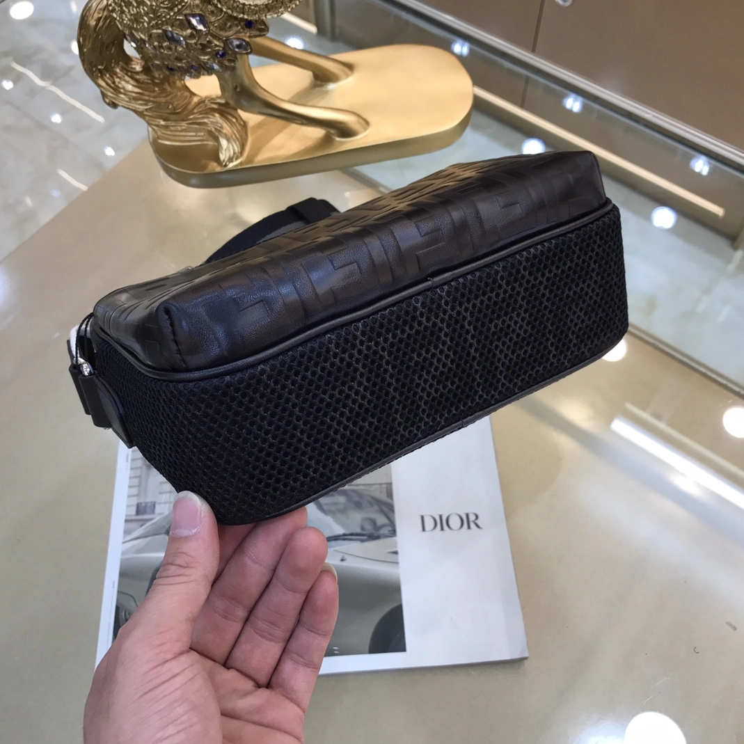 Fendi AAA Man Messenger Bags Elegant 601
