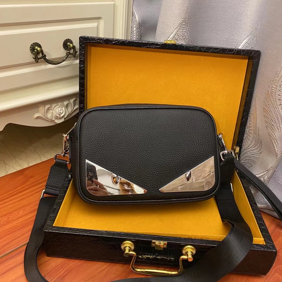 Fendi AAA Man Messenger Bags Fashionable 2502