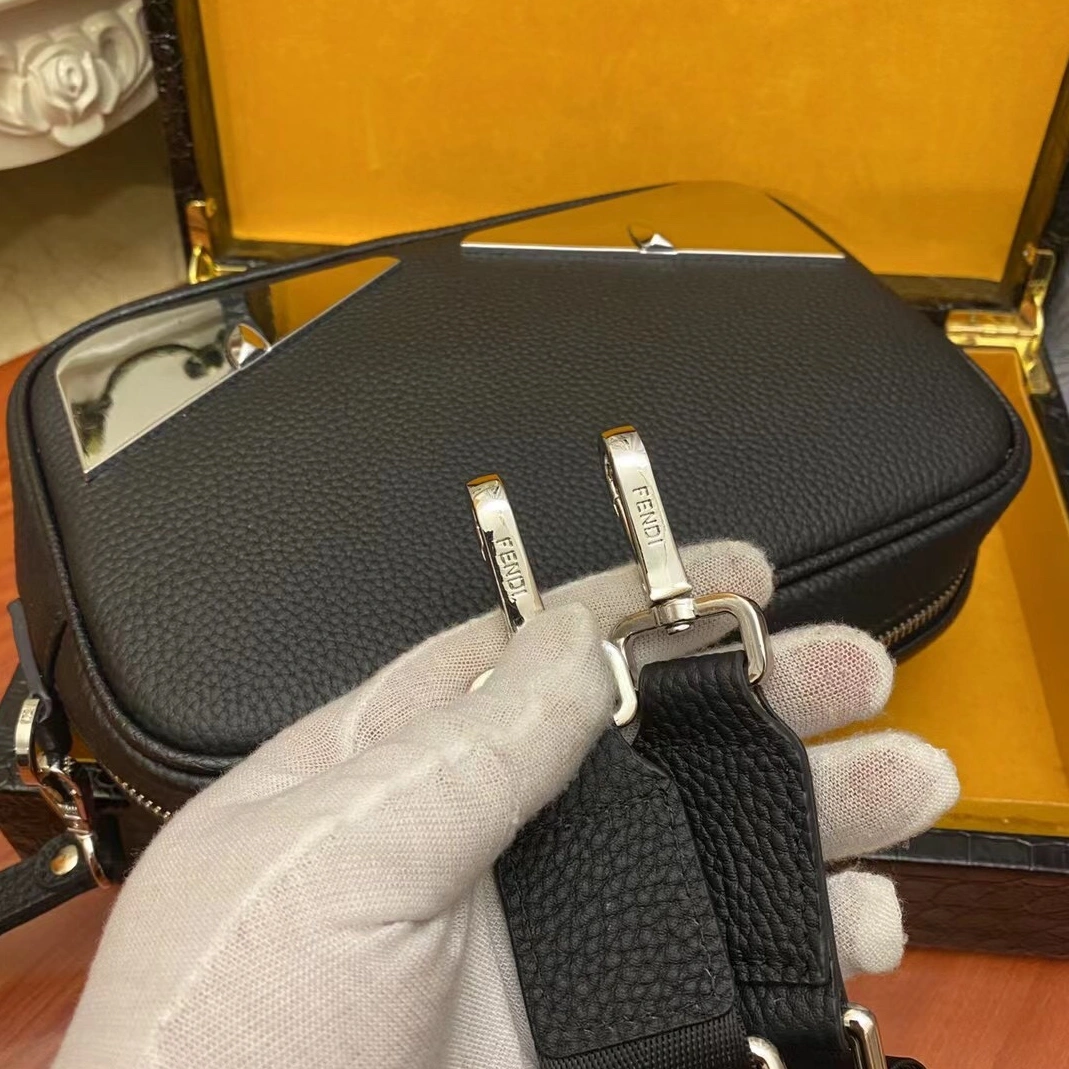 Fendi AAA Man Messenger Bags Fashionable 2502