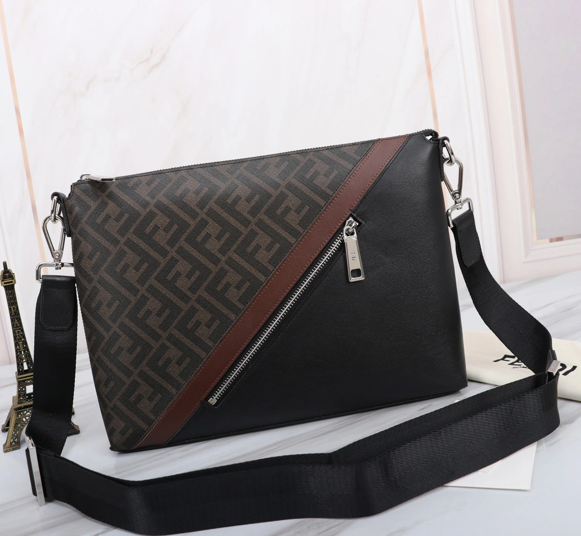 Fendi AAA Man Messenger Bags Fashionable 9287