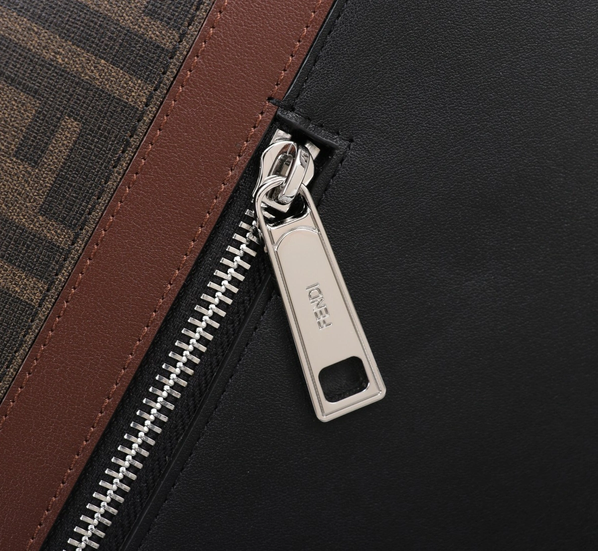 Fendi AAA Man Messenger Bags Fashionable 9287