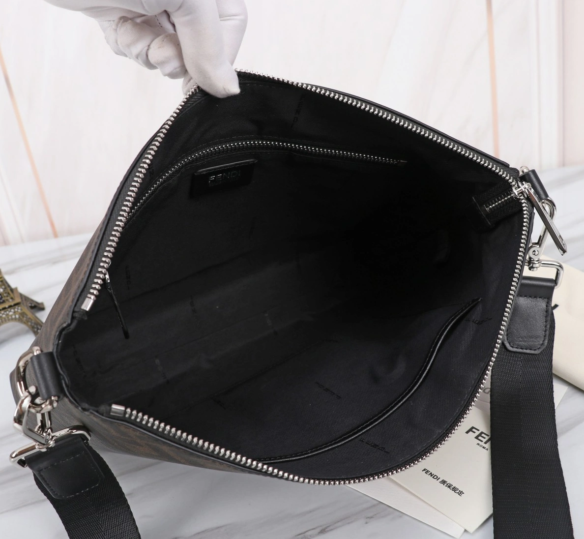 Fendi AAA Man Messenger Bags Fashionable 9287