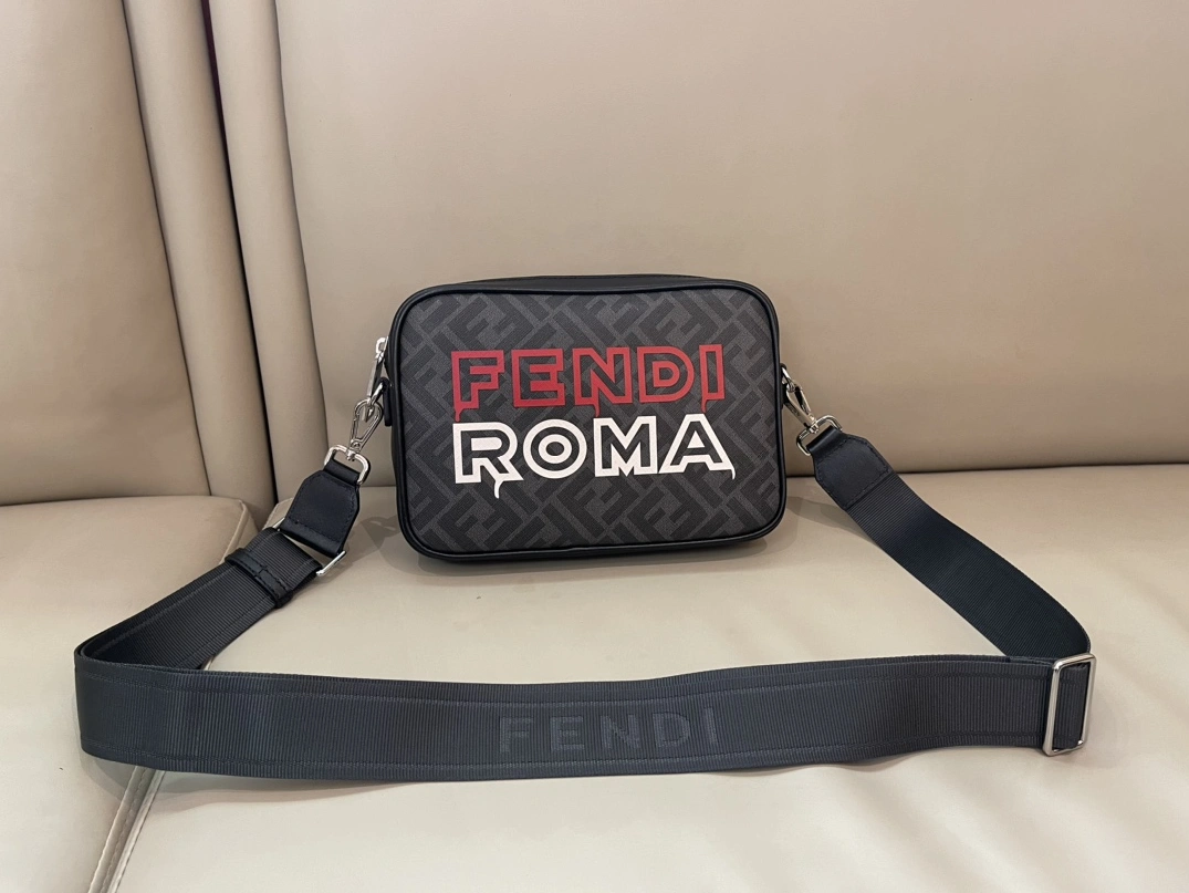Fendi AAA Man Messenger Bags Functional 8439