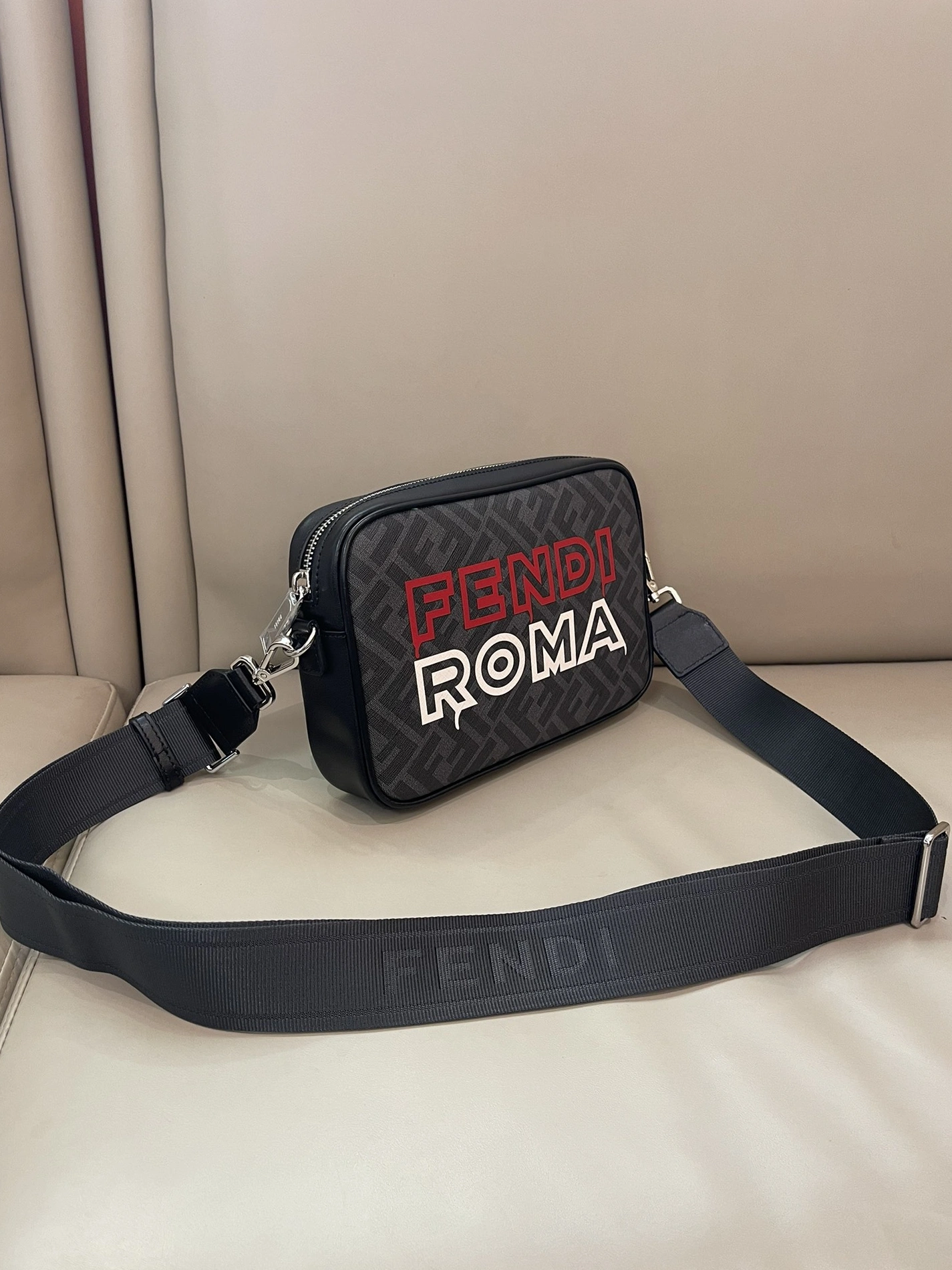 Fendi AAA Man Messenger Bags Functional 8439