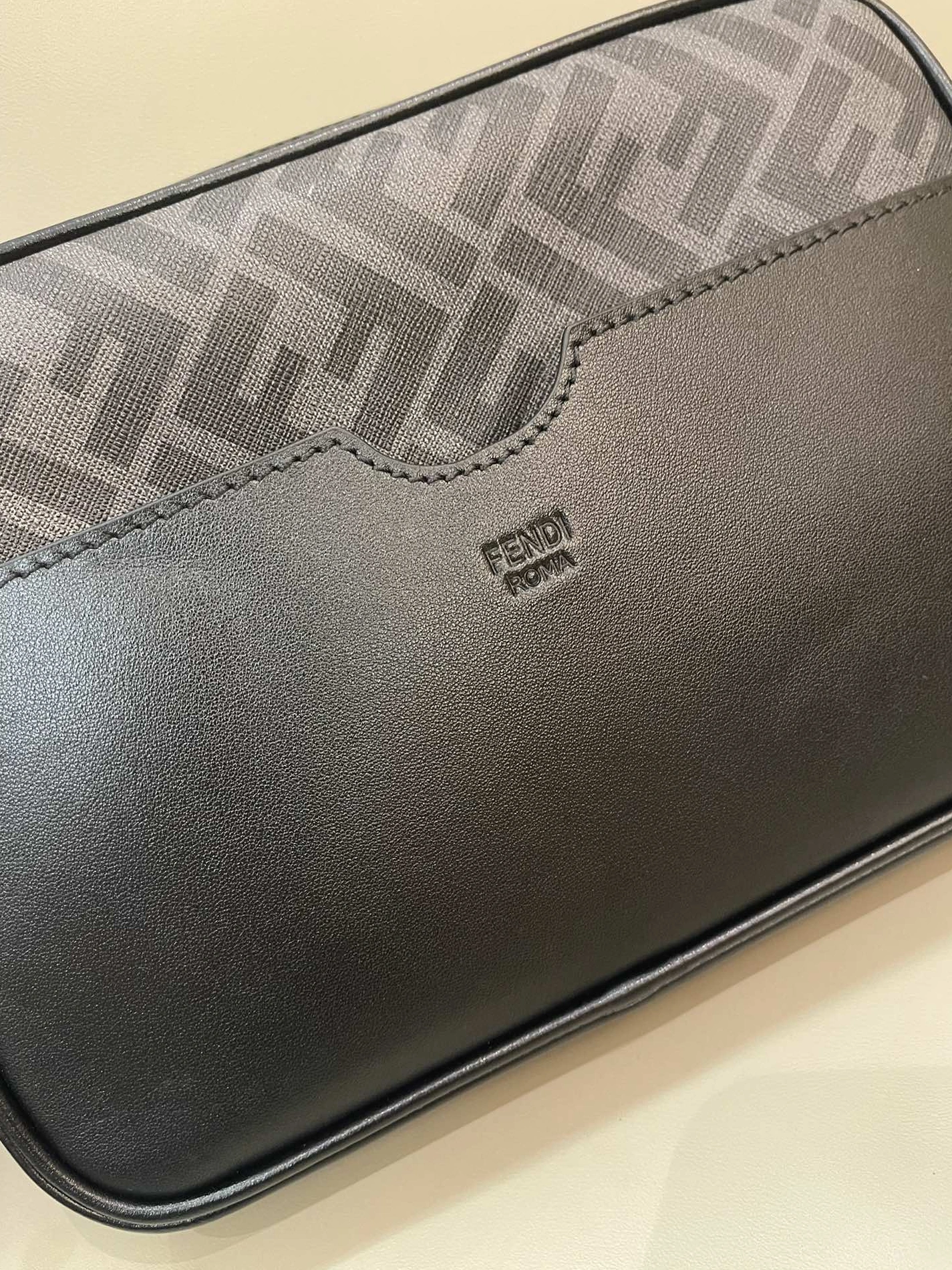 Fendi AAA Man Messenger Bags Functional 8439