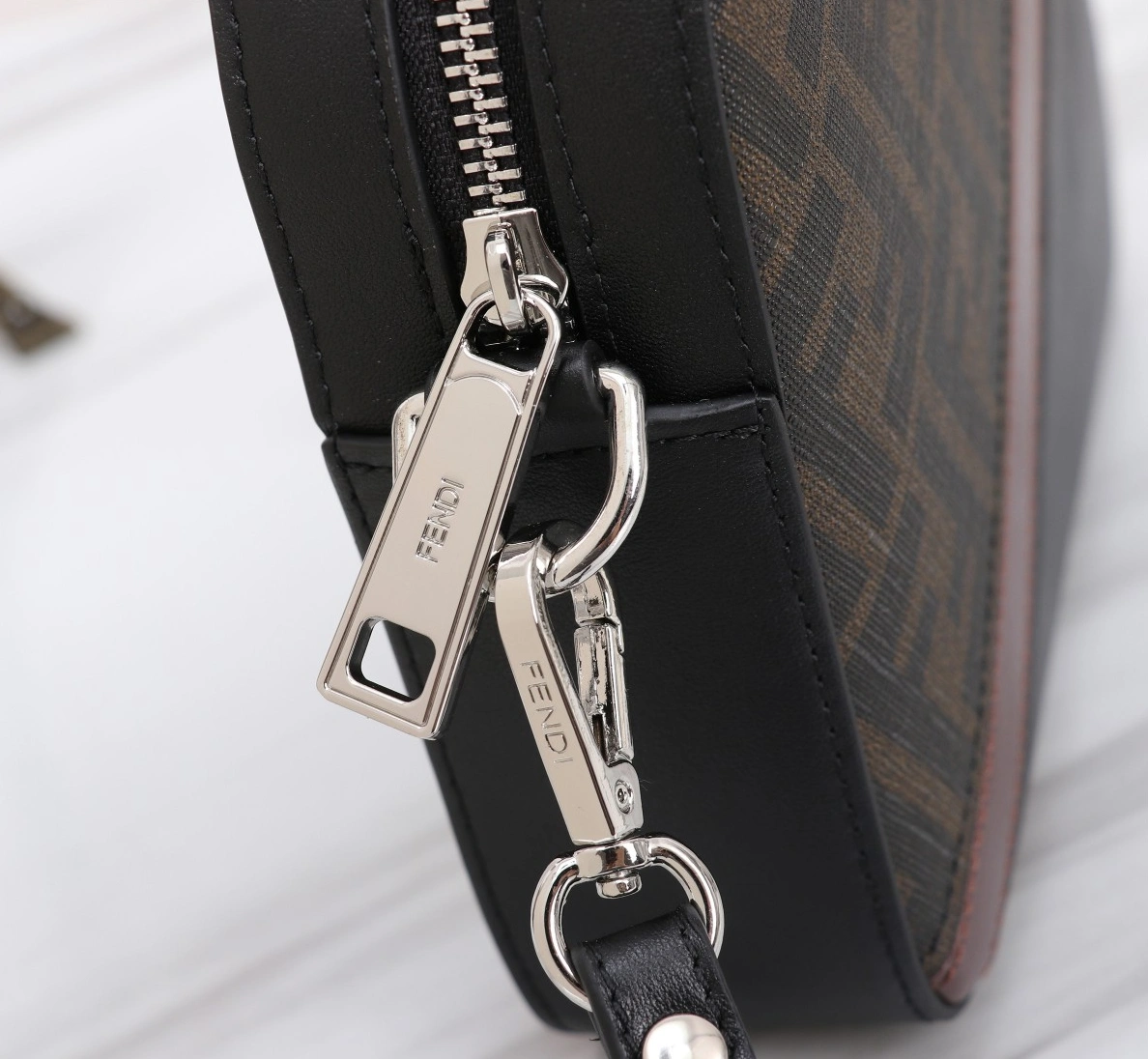 Fendi AAA Man Messenger Bags Lightweight 2948