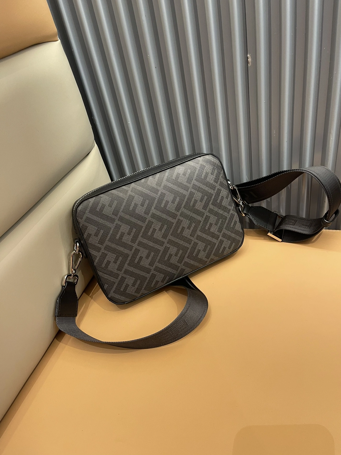 Fendi AAA Man Messenger Bags Lightweight 3669