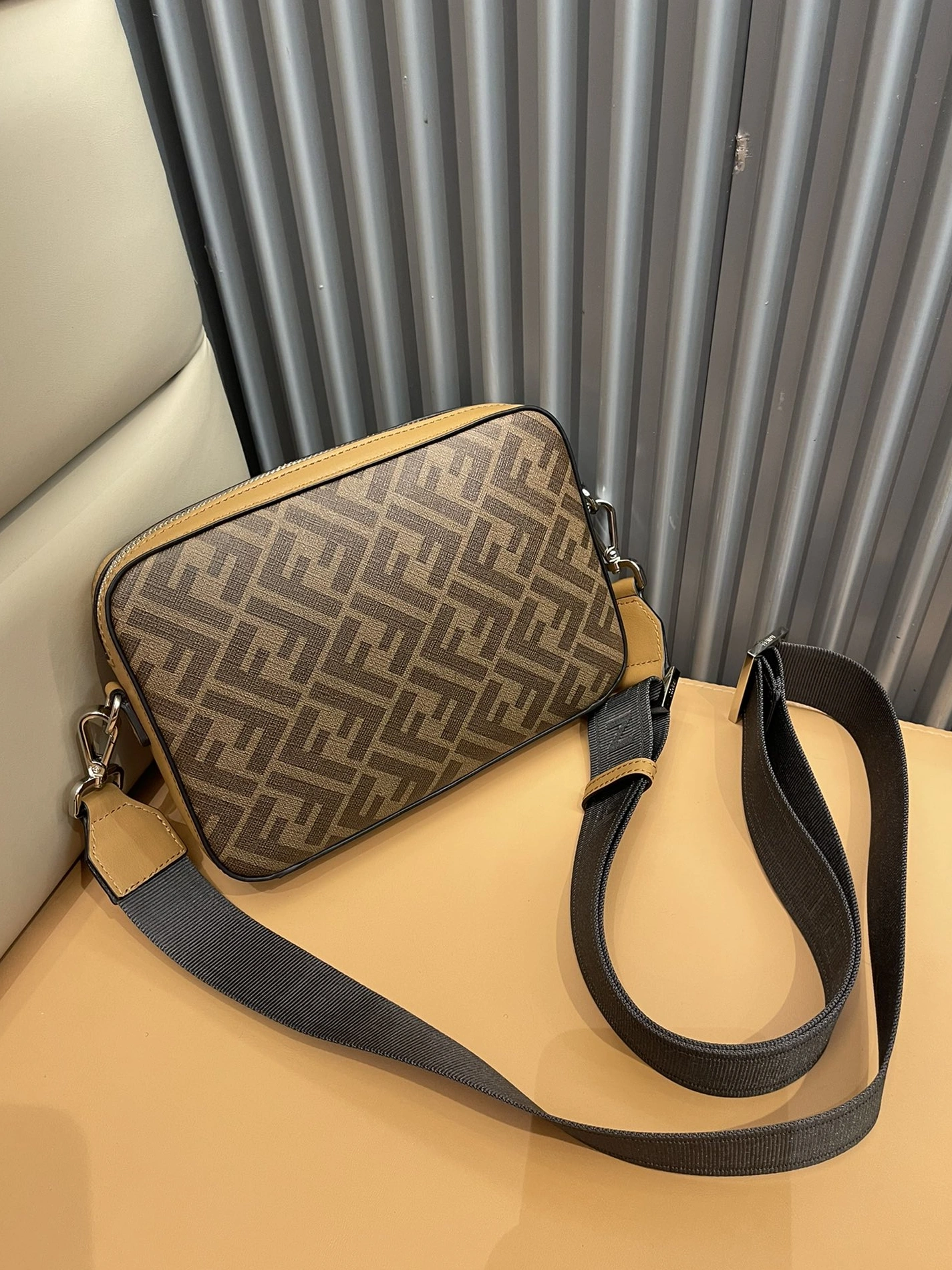 Fendi AAA Man Messenger Bags Minimalist 5427