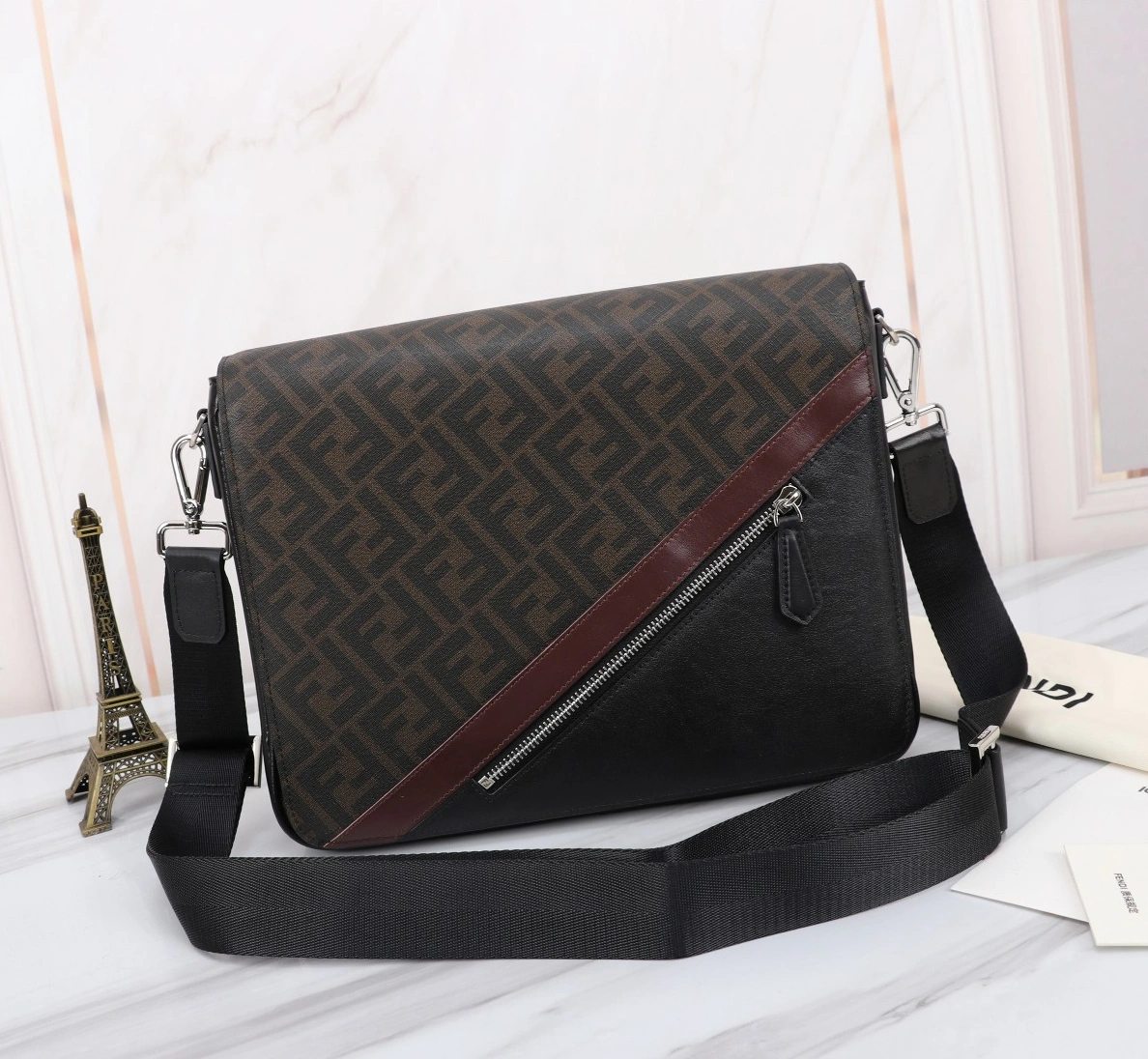 Fendi AAA Man Messenger Bags Minimalist 7132