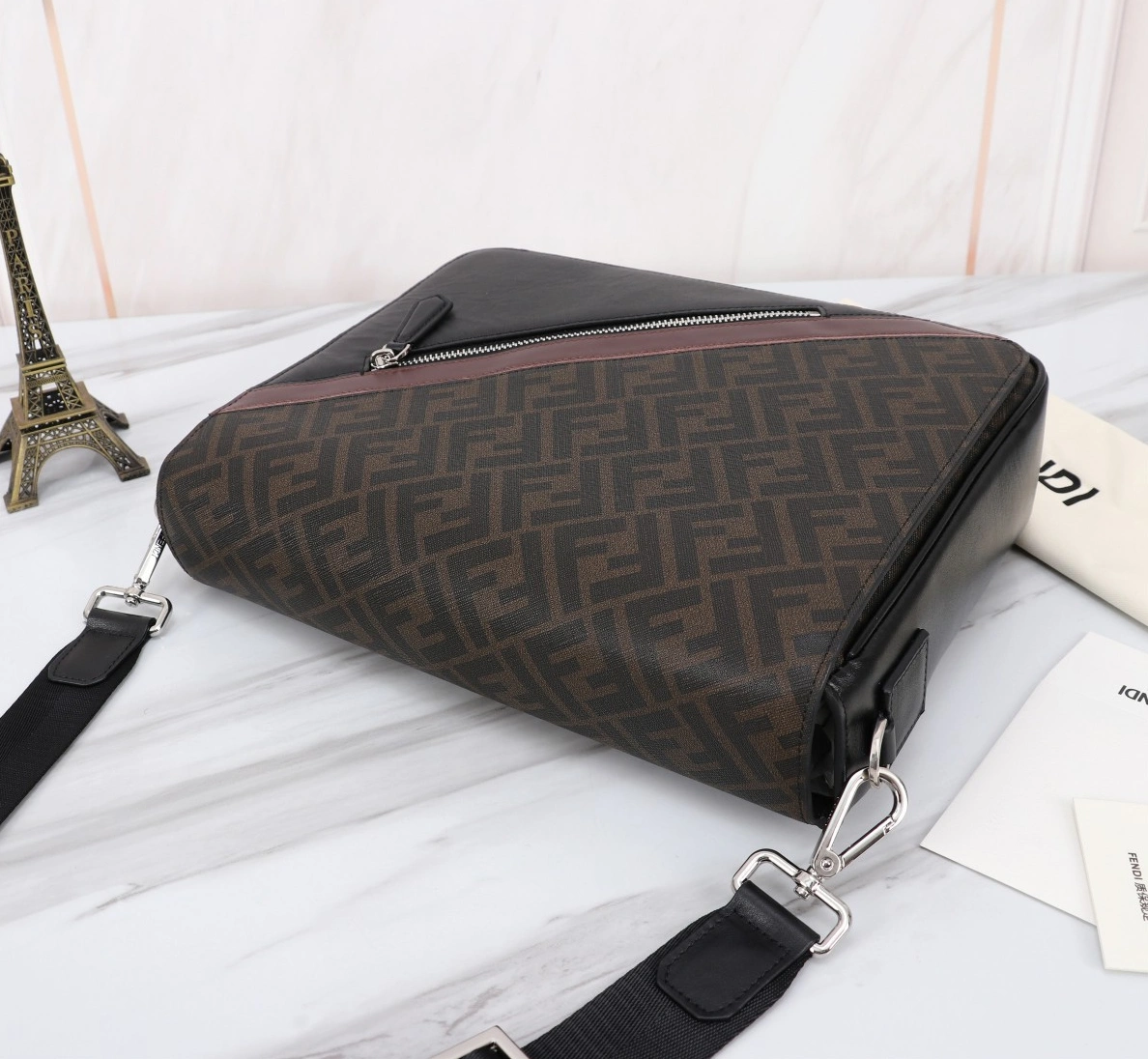 Fendi AAA Man Messenger Bags Minimalist 7132