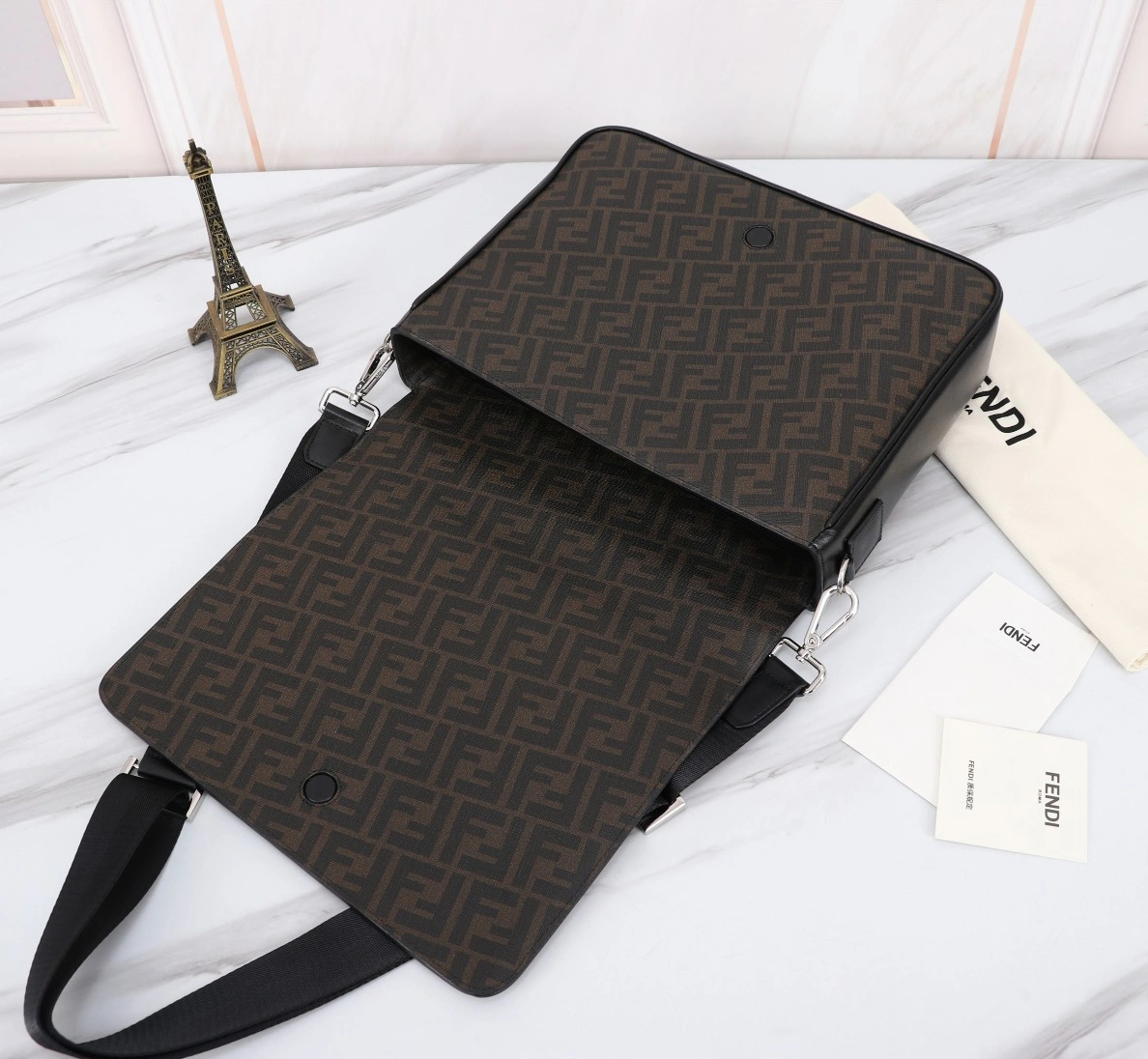 Fendi AAA Man Messenger Bags Minimalist 7132