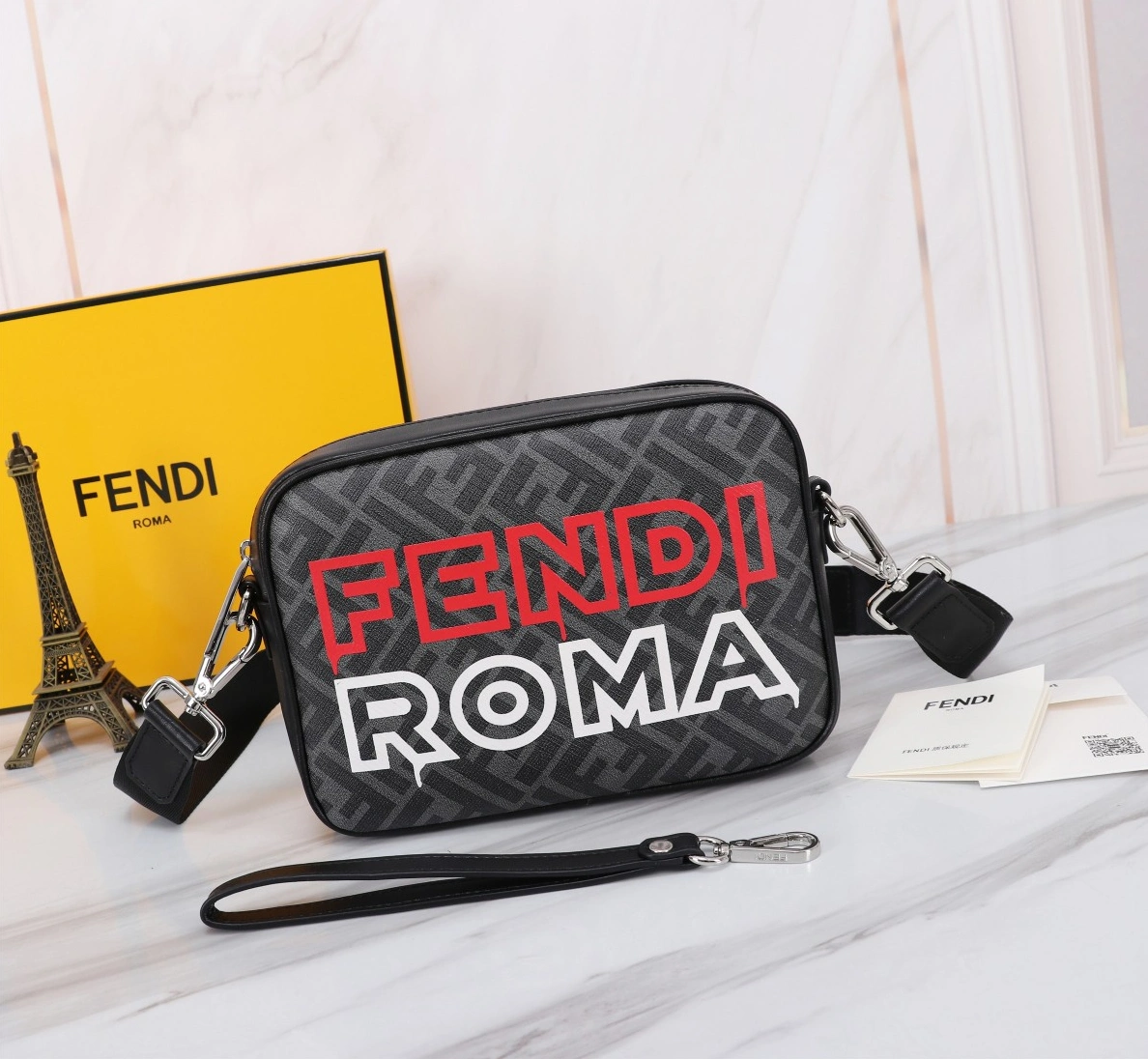 Fendi AAA Man Messenger Bags Practical 5827