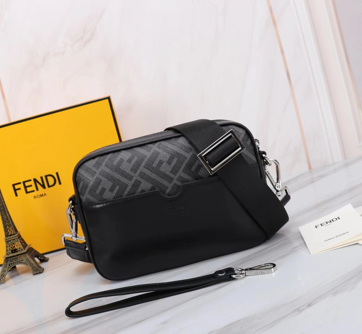 Fendi AAA Man Messenger Bags Practical 5827