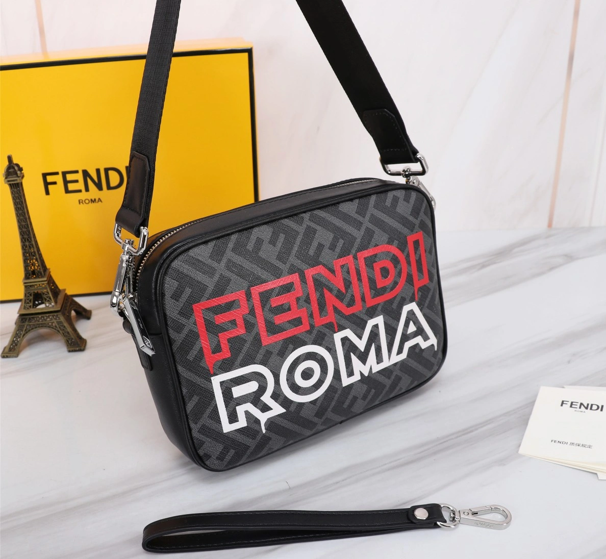 Fendi AAA Man Messenger Bags Practical 5827