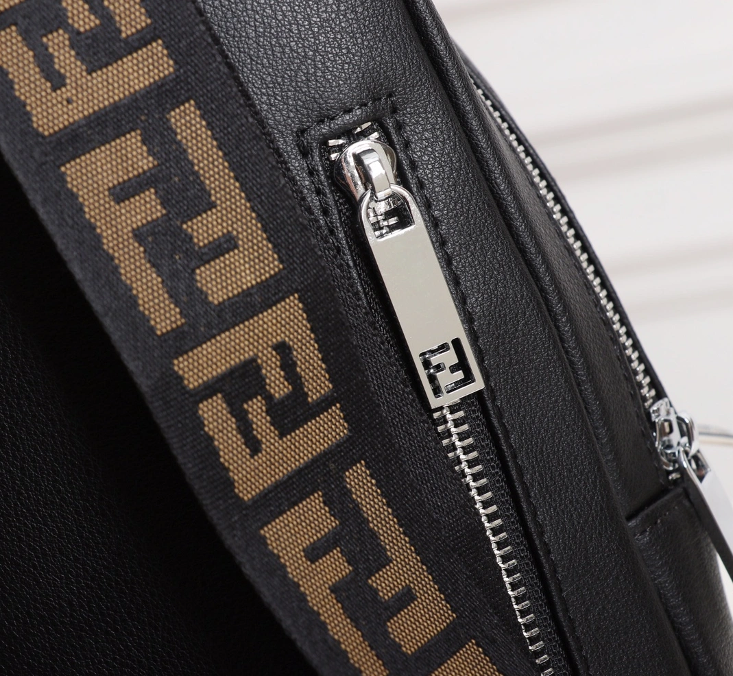 Fendi AAA Man Messenger Bags Reliable 7625