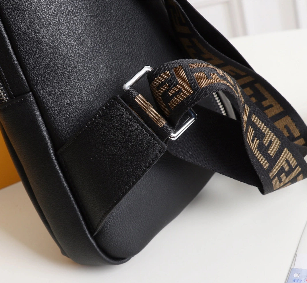 Fendi AAA Man Messenger Bags Reliable 7625