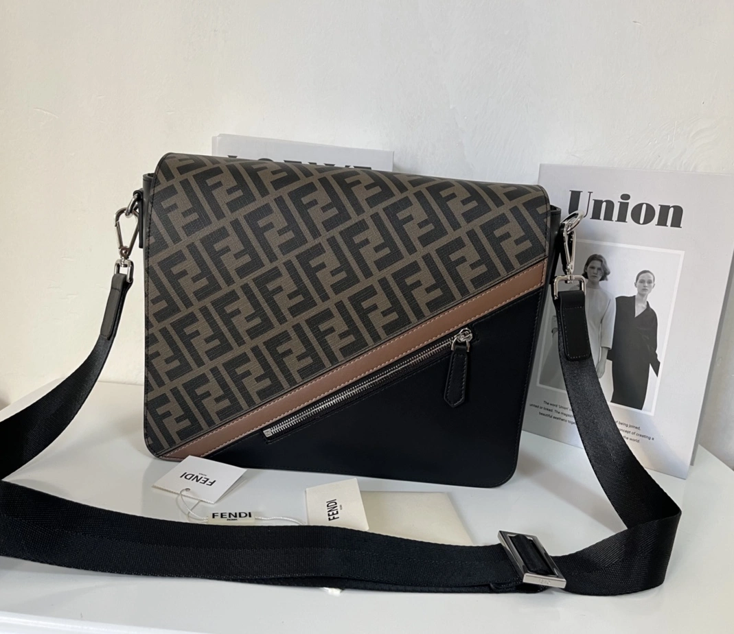 Fendi AAA Man Messenger Bags Soft 4267