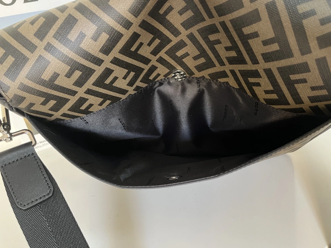 Fendi AAA Man Messenger Bags Soft 4267