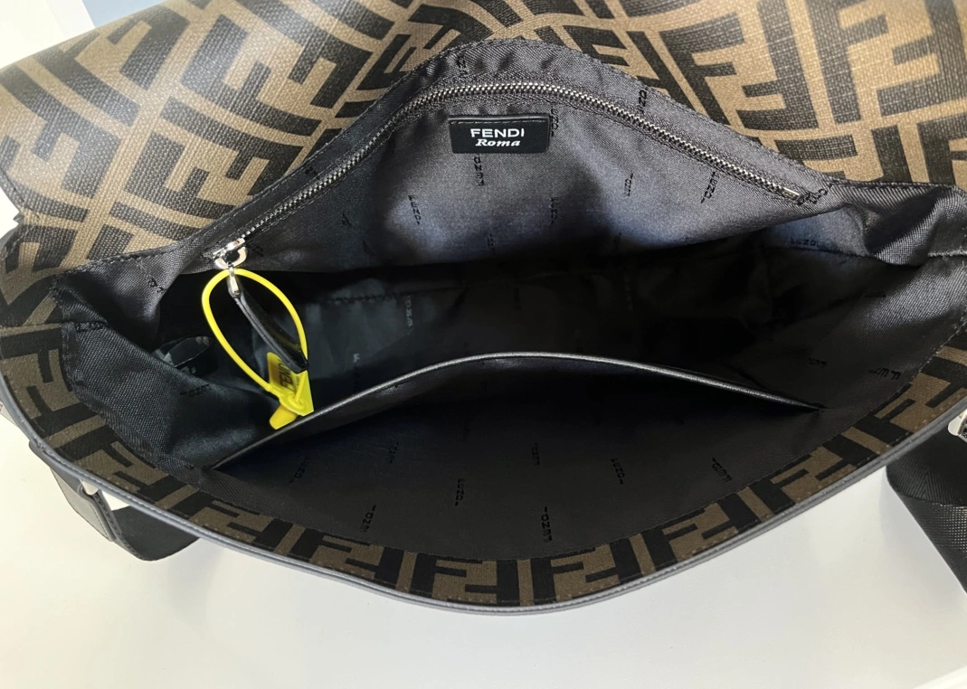 Fendi AAA Man Messenger Bags Soft 4267