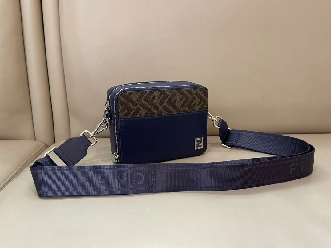 Fendi AAA Man Messenger Bags Soft 9073