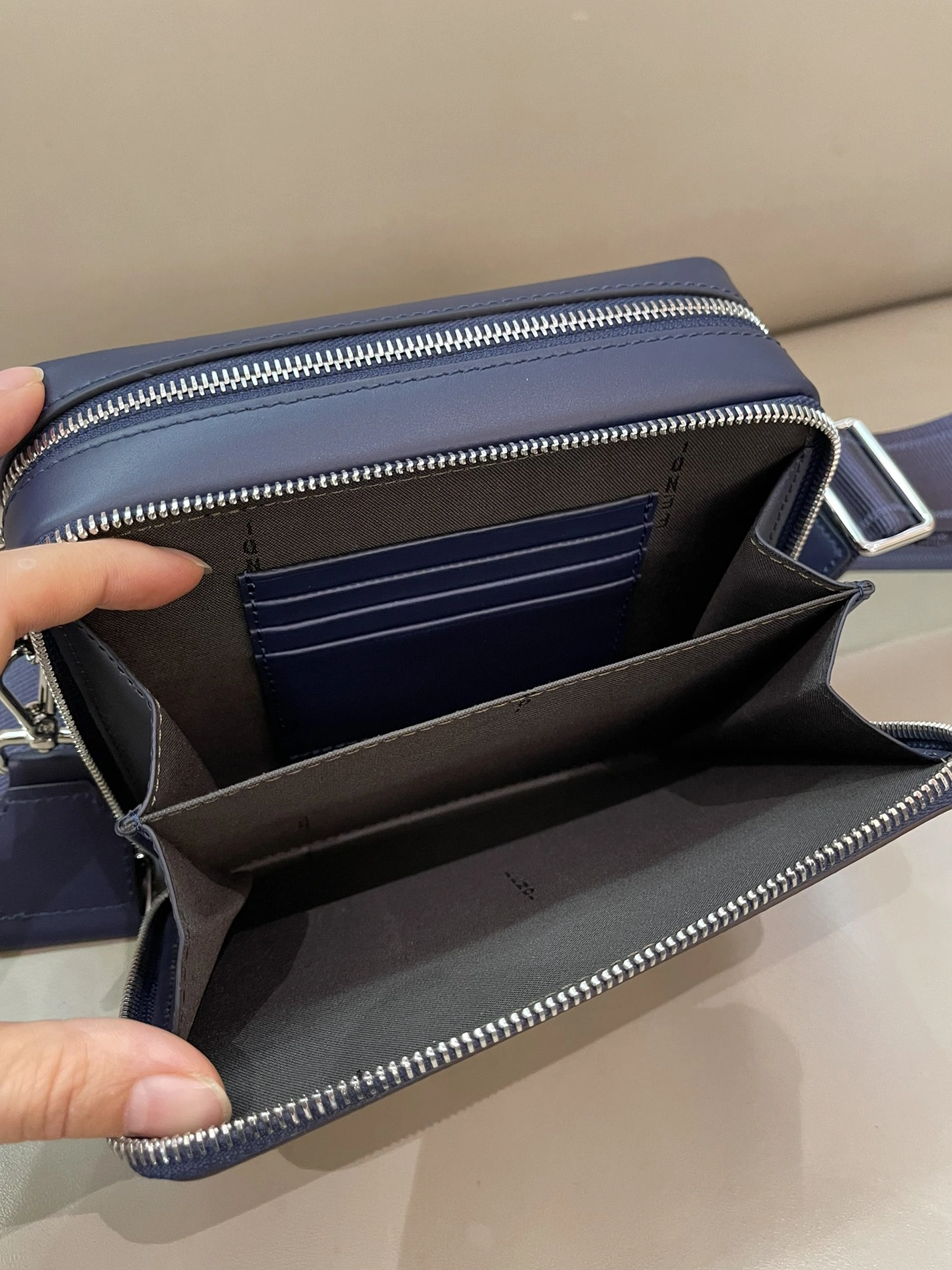 Fendi AAA Man Messenger Bags Soft 9073