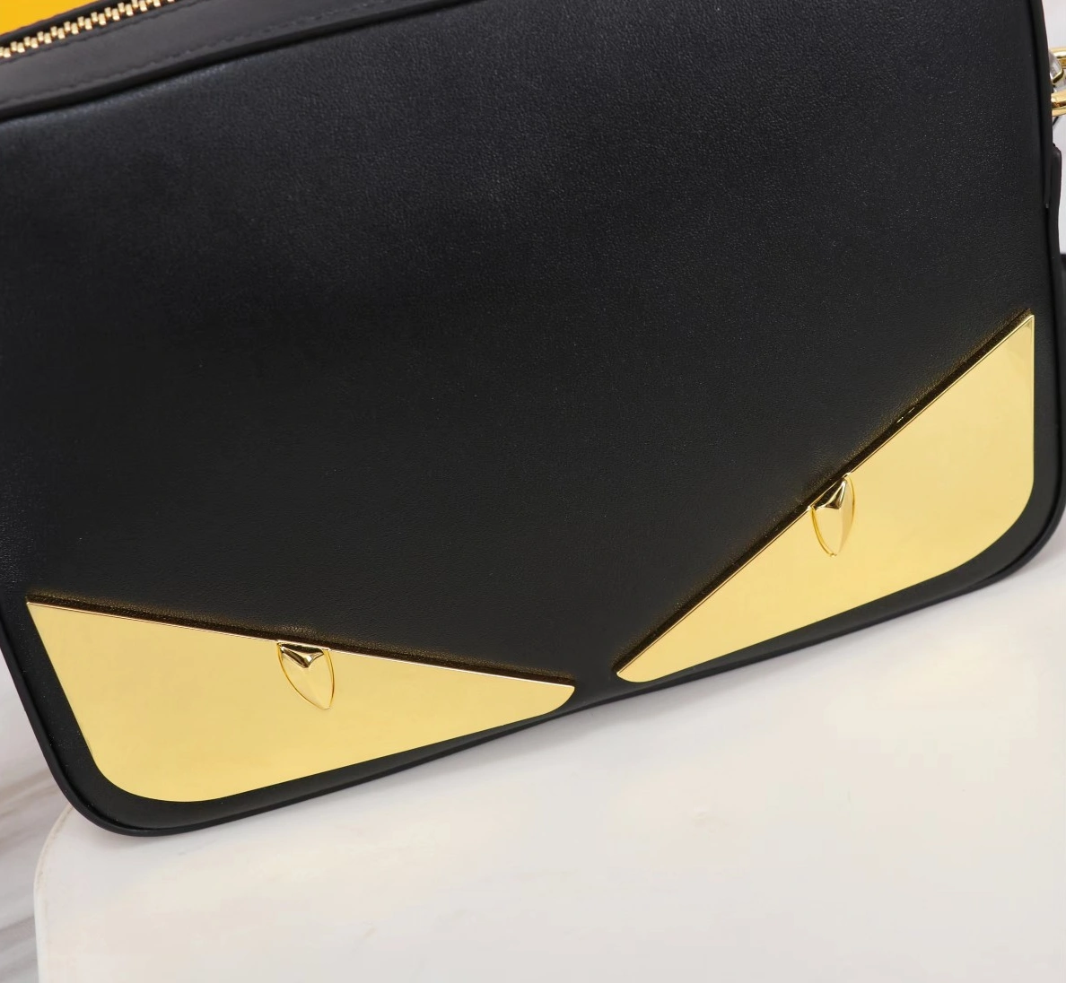 Fendi AAA Man Messenger Bags Sophisticated 2315
