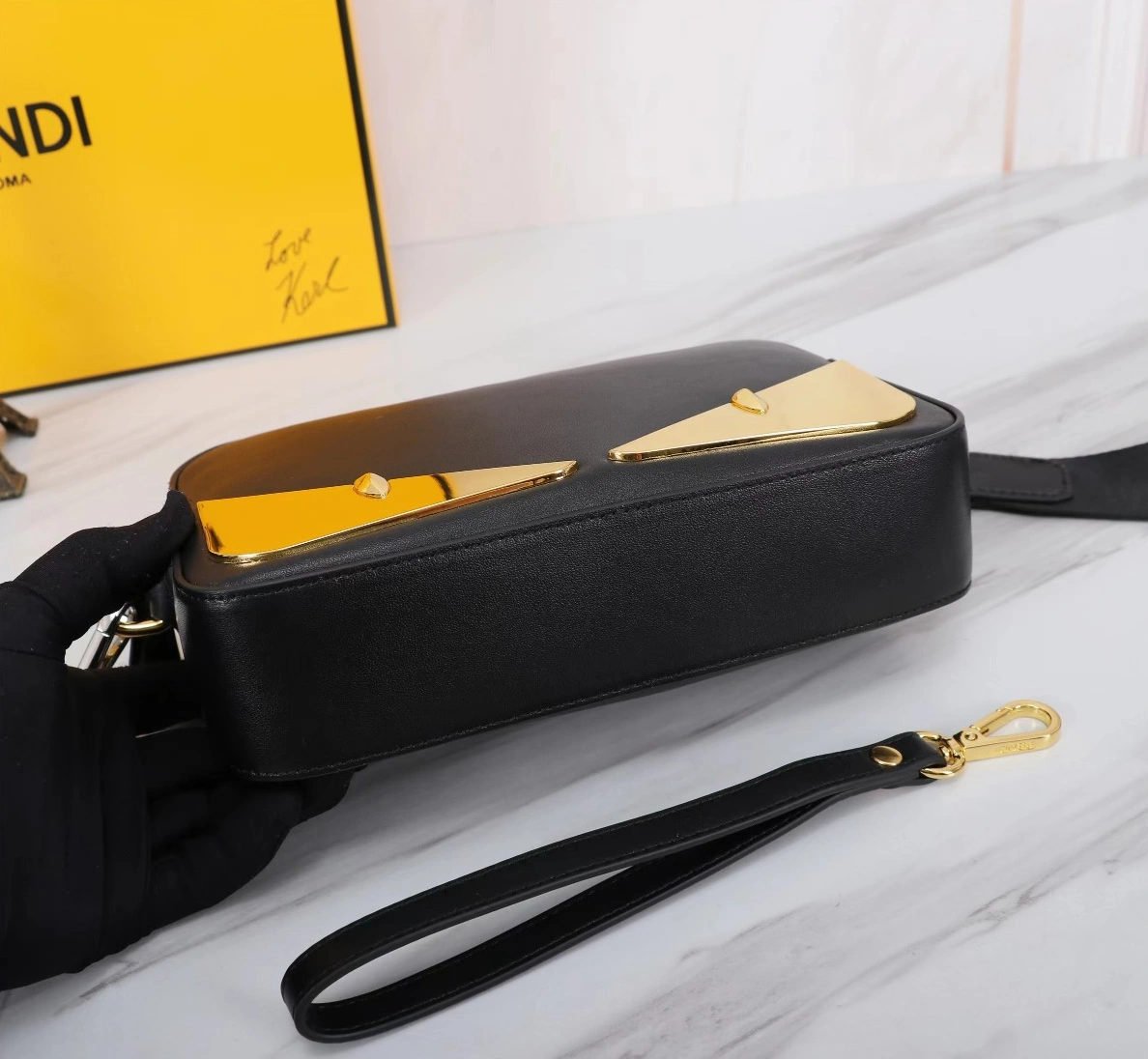 Fendi AAA Man Messenger Bags Sophisticated 2315