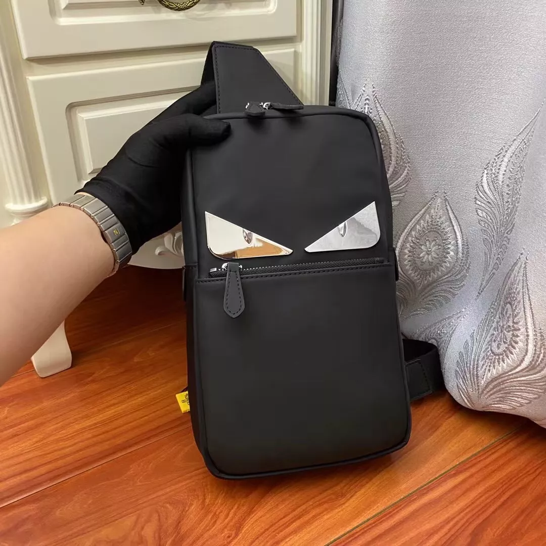 Fendi AAA Man Messenger Bags Stylish 509