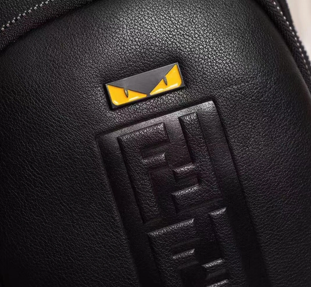 Fendi AAA Man Messenger Bags Timeless 4574