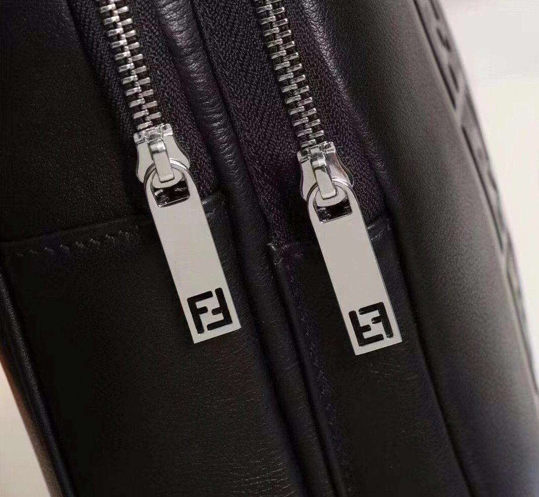 Fendi AAA Man Messenger Bags Timeless 4574