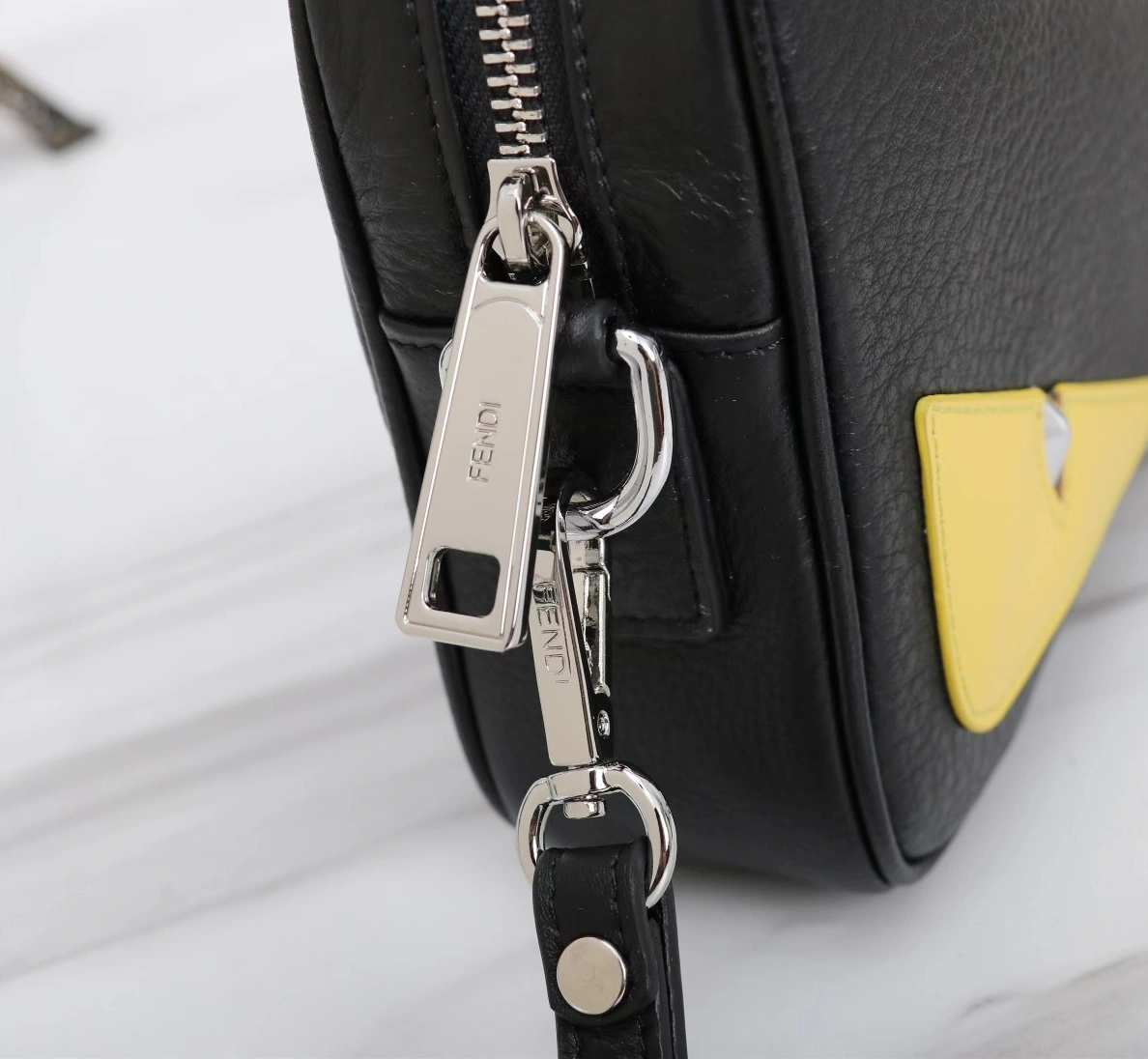 Fendi AAA Man Messenger Bags Timeless 8939